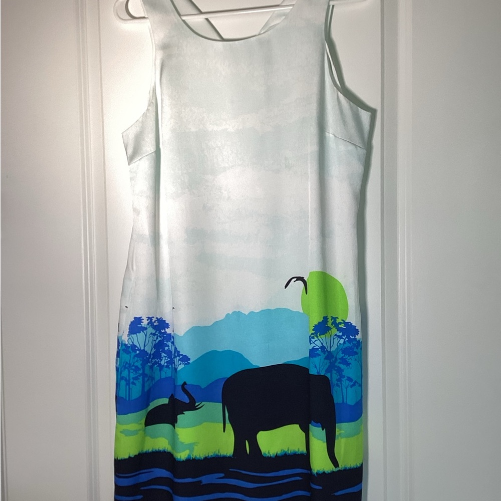 Pre Owned. Summer. Crown & Ivy Size 8.  Lined. No pockets. Wash COLD inside out.